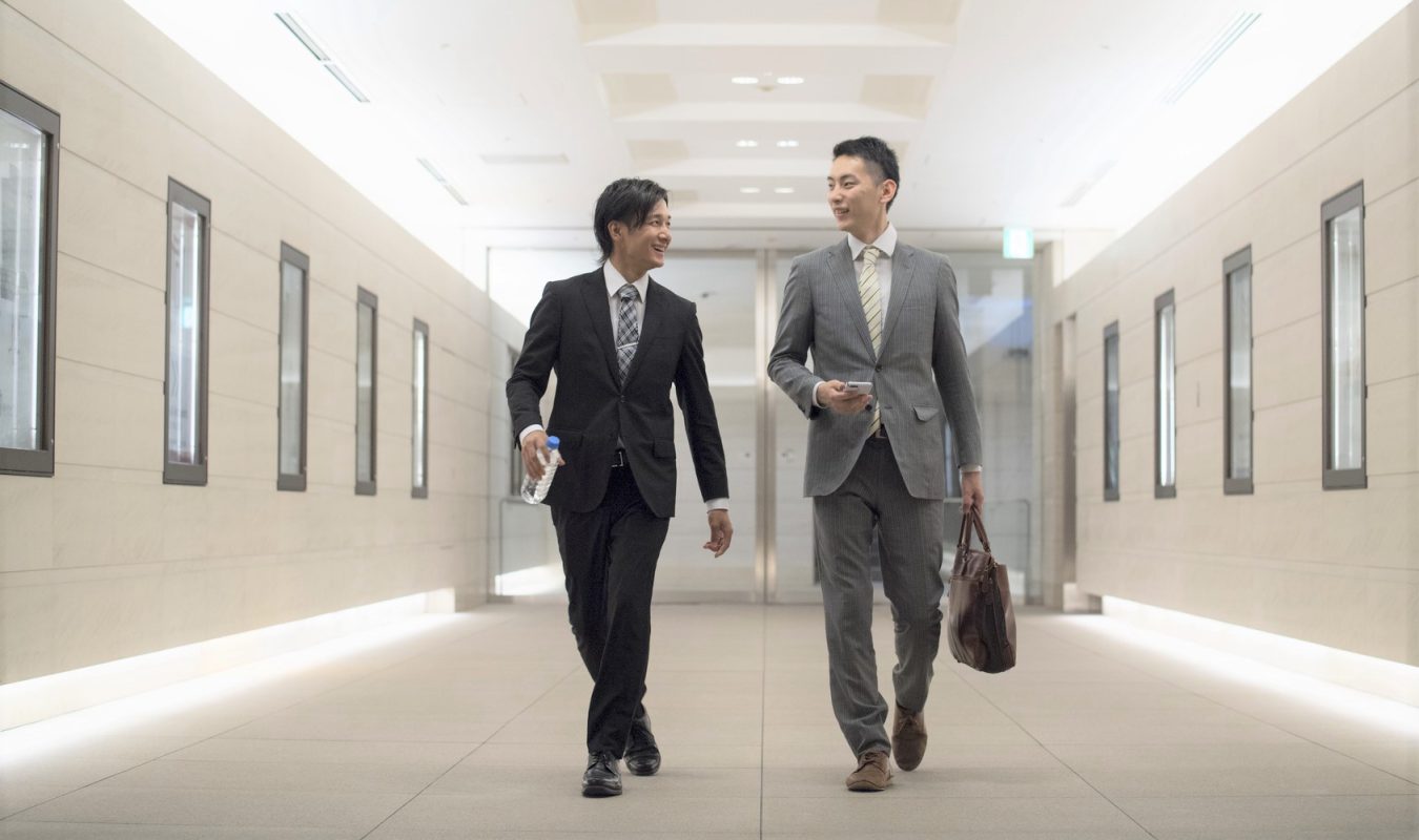 東京の男性向けウォーキングレッスンと表情筋トレーニングはKAORUSTUDIO