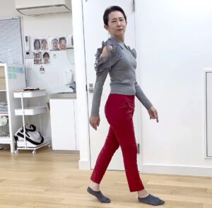 引き上げた美しい姿勢の例